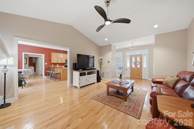 4305 Cottingham Drive, Hickory, NC 28602