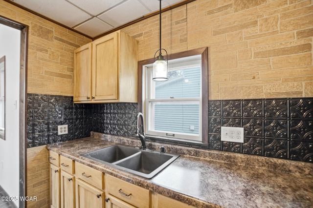 650 S Dewey Avenue, Lima, OH 45801