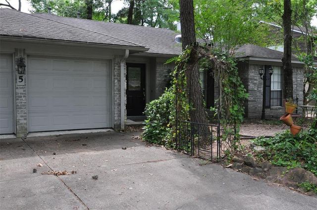 5 W Broken Oak Court, The Woodlands, TX 77381