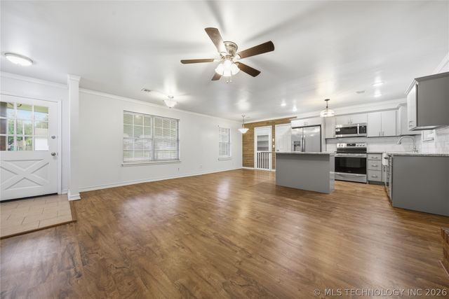 230 N Davis Avenue, Claremore, OK 74017