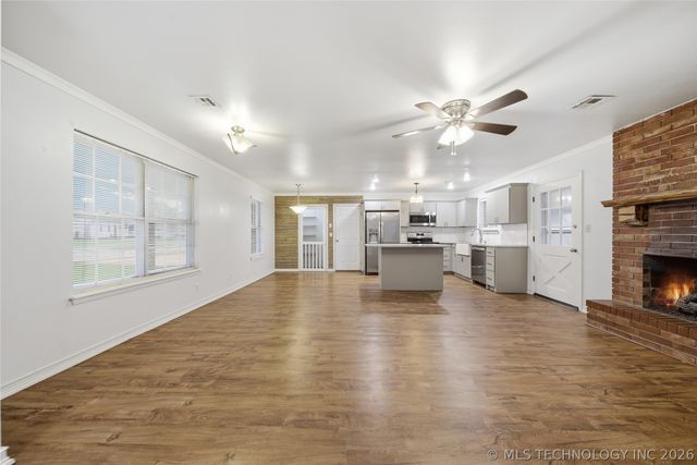 230 N Davis Avenue, Claremore, OK 74017