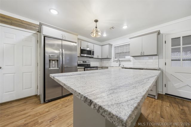 230 N Davis Avenue, Claremore, OK 74017