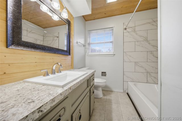 230 N Davis Avenue, Claremore, OK 74017