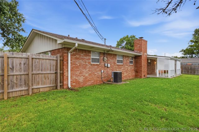 230 N Davis Avenue, Claremore, OK 74017