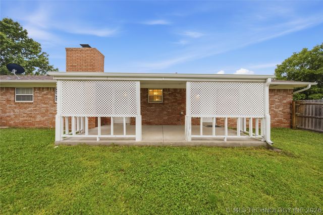 230 N Davis Avenue, Claremore, OK 74017
