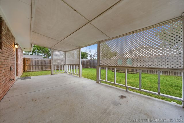 230 N Davis Avenue, Claremore, OK 74017