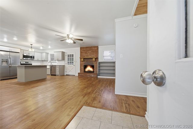 230 N Davis Avenue, Claremore, OK 74017