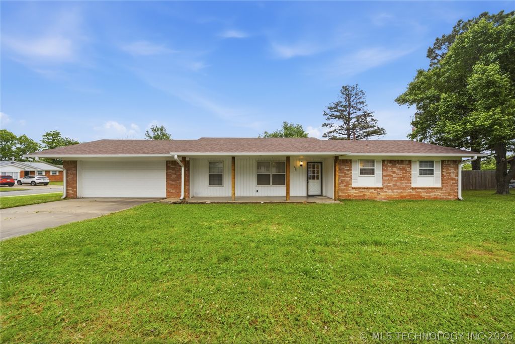 230 N Davis Avenue, Claremore, OK 74017