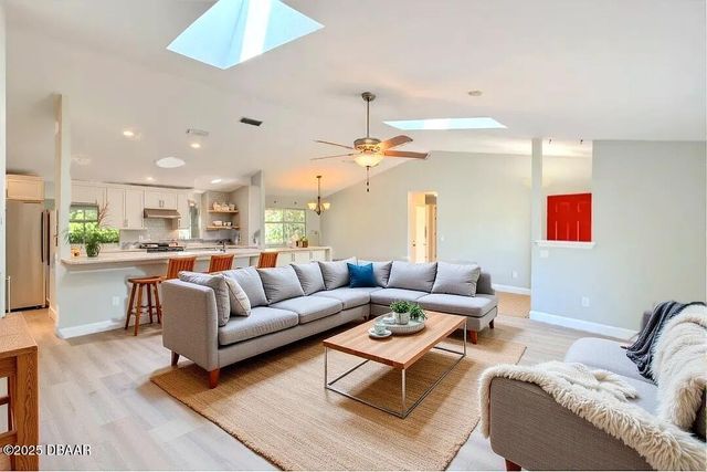 816 Scrub Oak Street, South Daytona, FL 32119