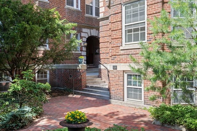 43 Linnaean Street 35A, Cambridge, MA 02138
