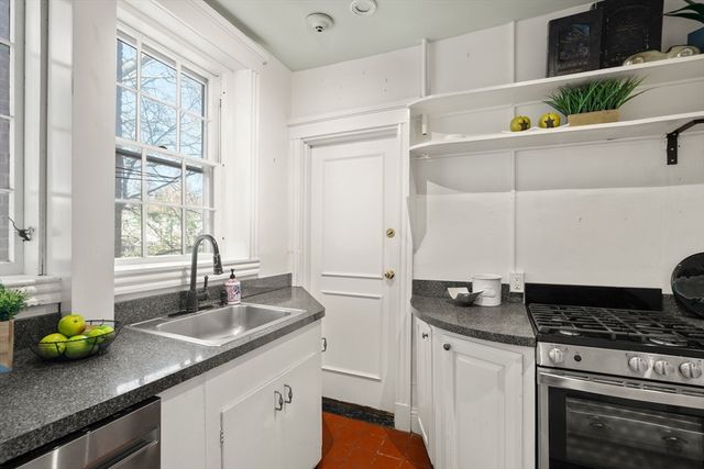 43 Linnaean Street 35A, Cambridge, MA 02138