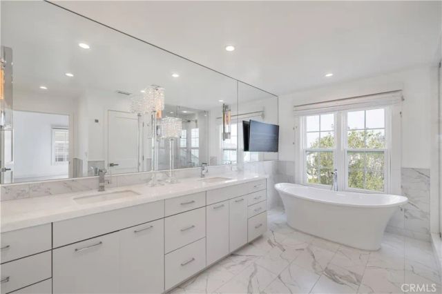 85 Hillsdale, Newport Beach, CA 92660