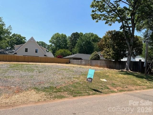 814 Bertonley Avenue, Charlotte, NC 28211