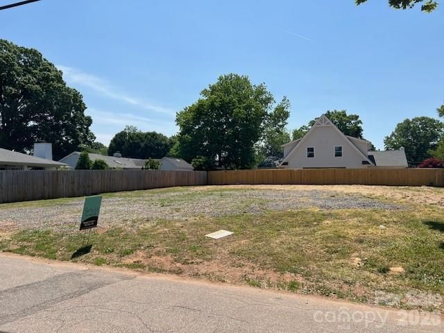 814 Bertonley Avenue, Charlotte, NC 28211