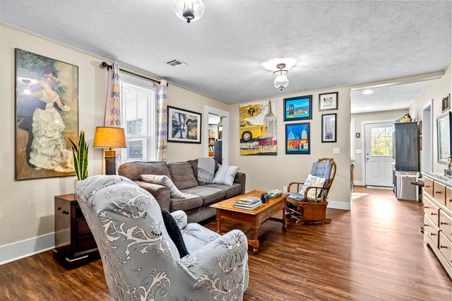 407 W Benton Street, Monett, MO 65708