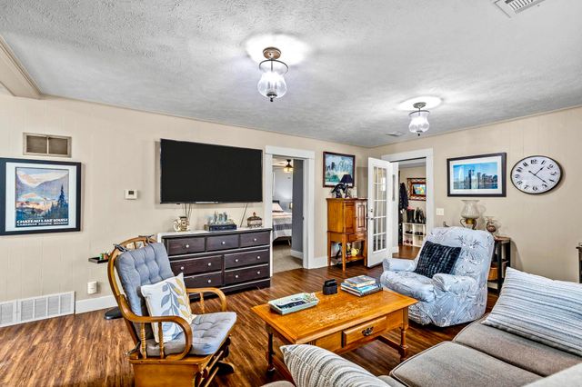 407 W Benton Street, Monett, MO 65708