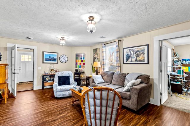 407 W Benton Street, Monett, MO 65708