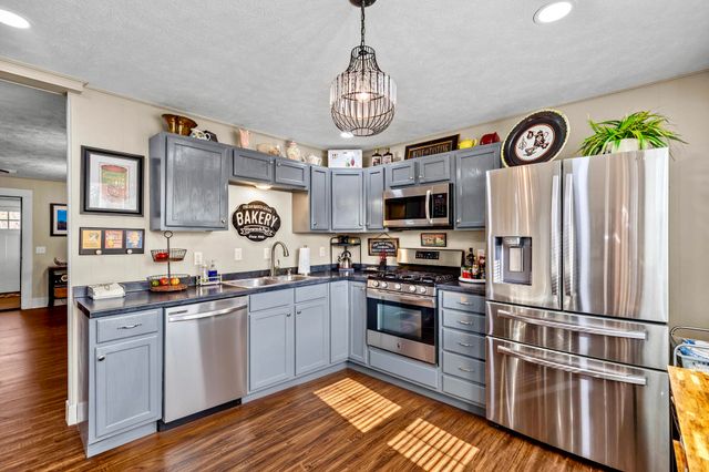 407 W Benton Street, Monett, MO 65708