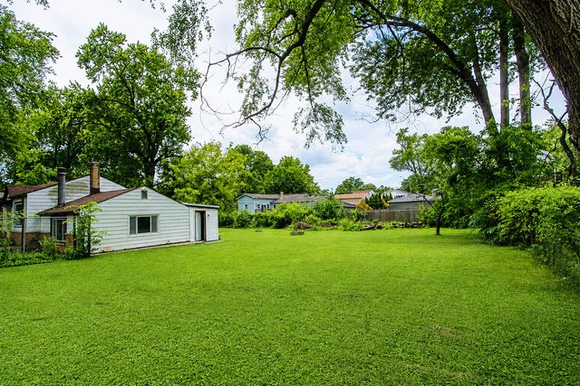 403 Maplewood Drive, Lakemoor, IL 60051