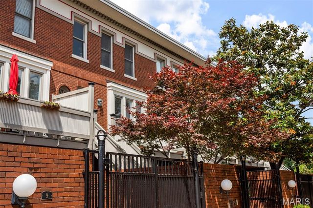 10 Portland Court, St Louis, MO 63108