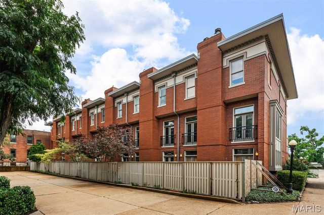 10 Portland Court, St Louis, MO 63108