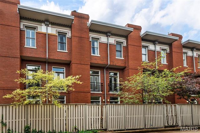 10 Portland Court, St Louis, MO 63108