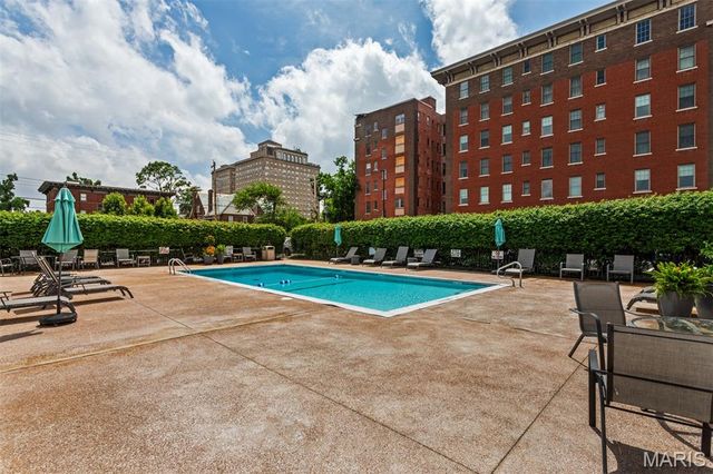 10 Portland Court, St Louis, MO 63108
