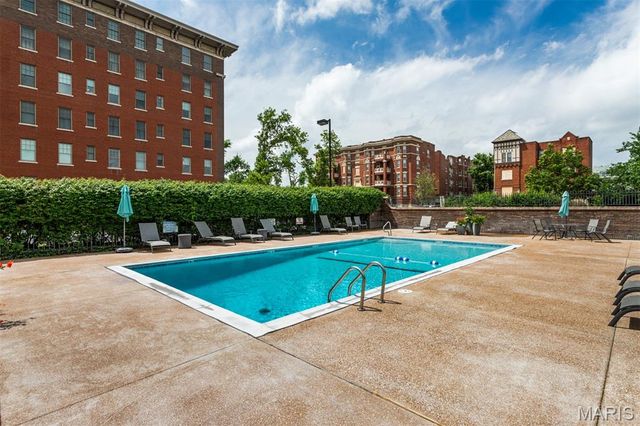 10 Portland Court, St Louis, MO 63108