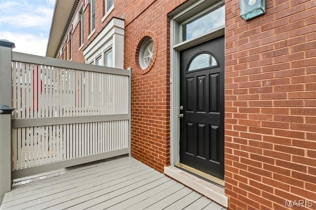 10 Portland Court, St Louis, MO 63108