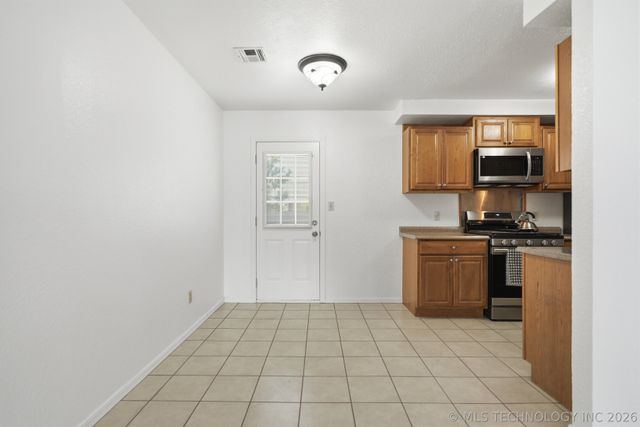 8422 N 116th East Avenue, Owasso, OK 74055