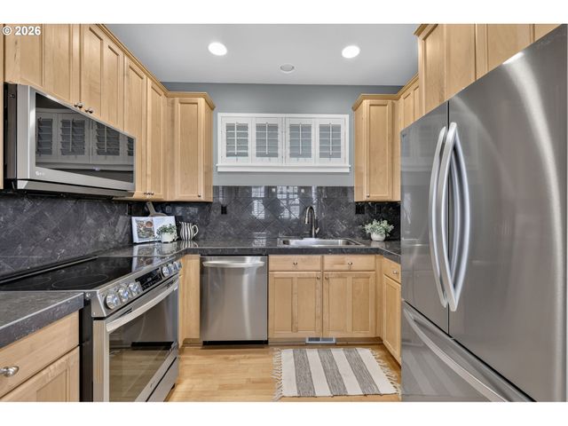 2527 Nw Stimpson Ln, Portland, OR 97229