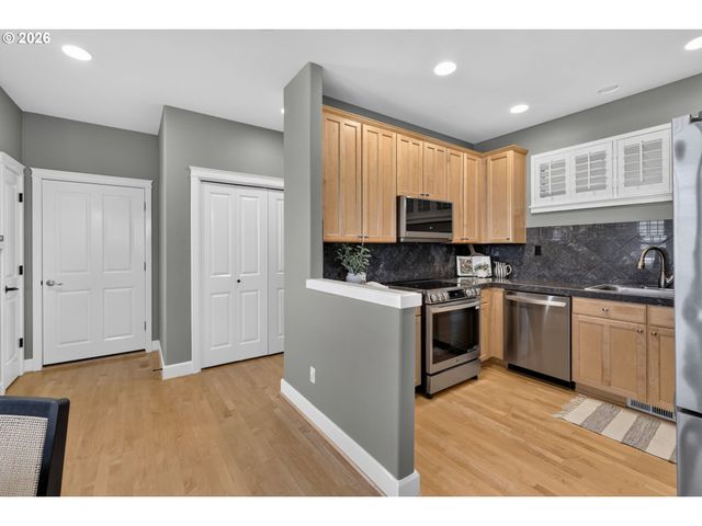 2527 Nw Stimpson Ln, Portland, OR 97229