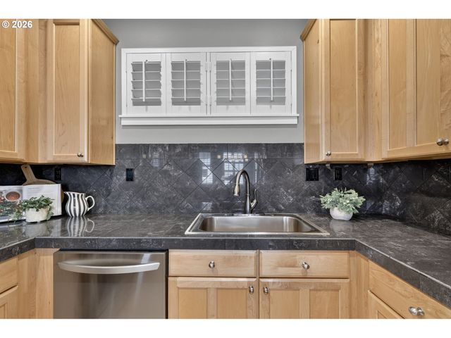2527 Nw Stimpson Ln, Portland, OR 97229