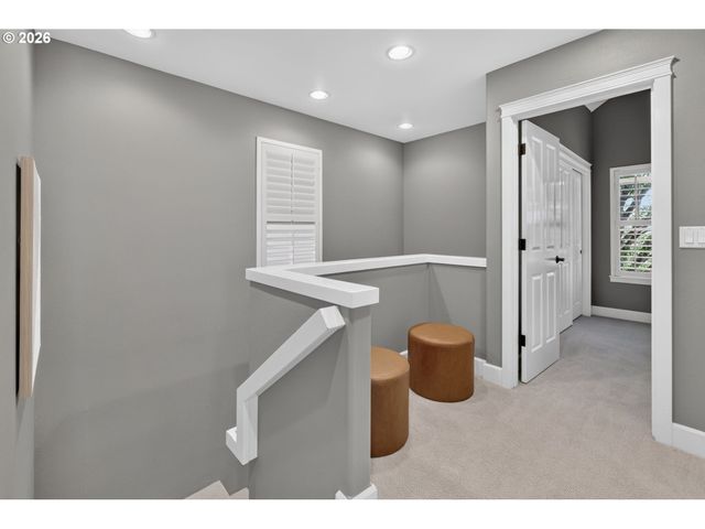 2527 Nw Stimpson Ln, Portland, OR 97229