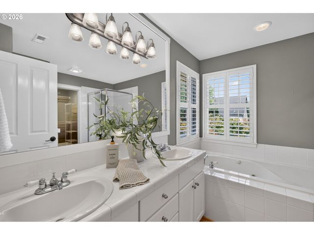 2527 Nw Stimpson Ln, Portland, OR 97229