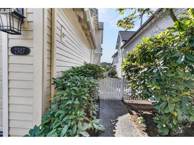 2527 Nw Stimpson Ln, Portland, OR 97229