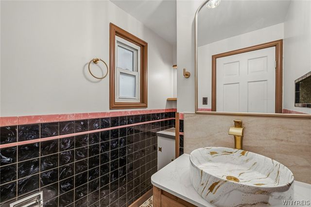 69 Cleveland Drive, Cheektowaga, NY 14215