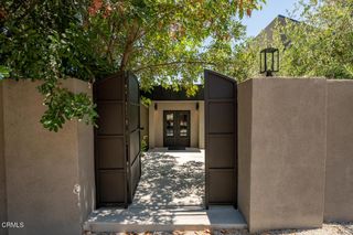 3250 Coldwater Canyon Avenue, Los Angeles, CA 91604