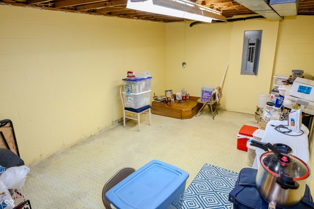 1958 W Twin Oaks Court, Crawfordsville, IN 47933