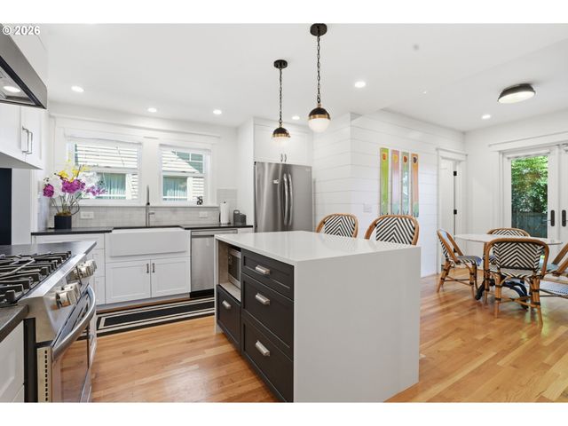 1720 Ne 25TH Ave, Portland, OR 97212