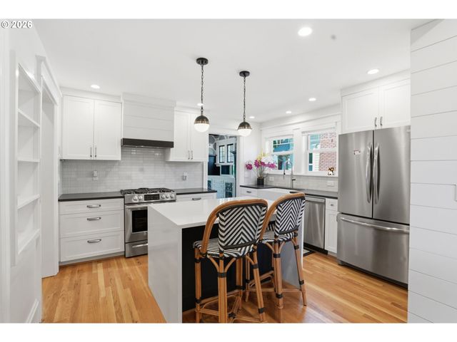 1720 Ne 25TH Ave, Portland, OR 97212