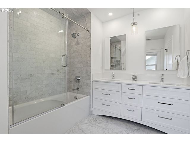 1720 Ne 25TH Ave, Portland, OR 97212