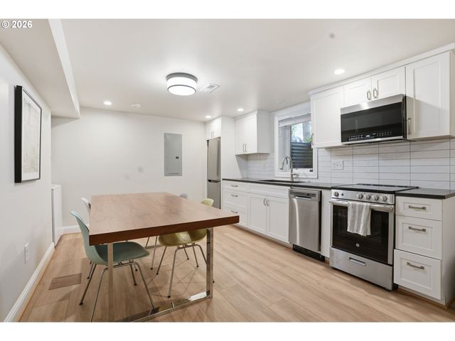 1720 Ne 25TH Ave, Portland, OR 97212