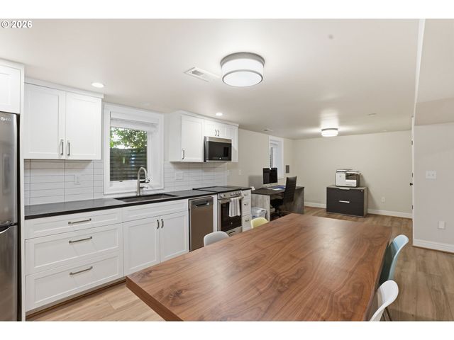 1720 Ne 25TH Ave, Portland, OR 97212