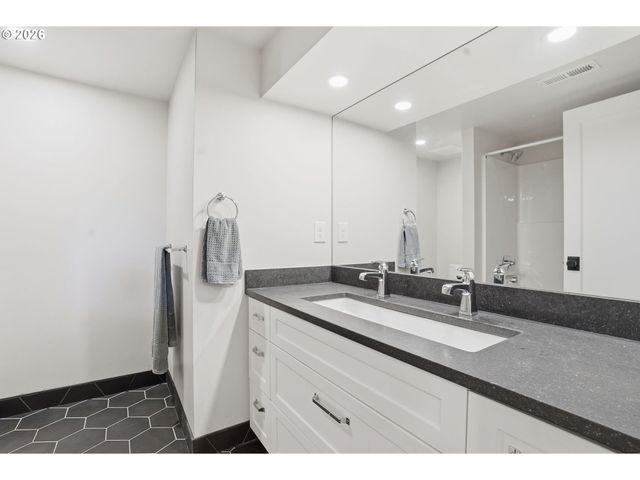 1720 Ne 25TH Ave, Portland, OR 97212