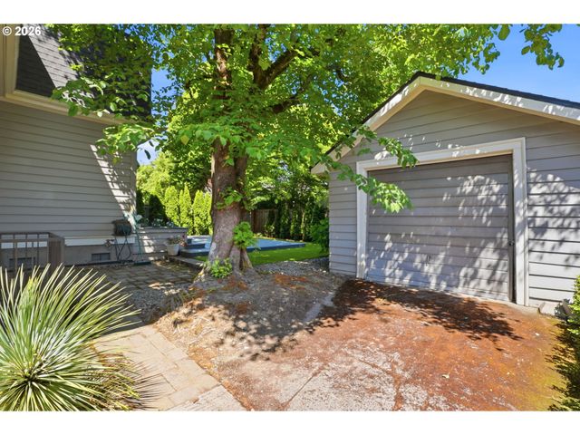 1720 Ne 25TH Ave, Portland, OR 97212