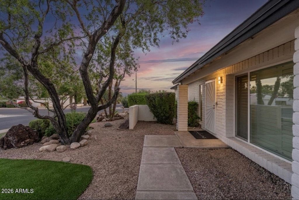 2347 E MESCAL Street, Phoenix, AZ 85028 — photo 2