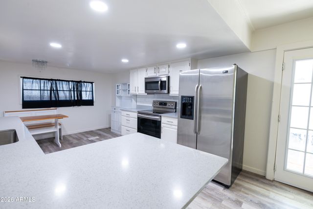 535 S ALMA SCHOOL Road 17, Mesa, AZ 85210