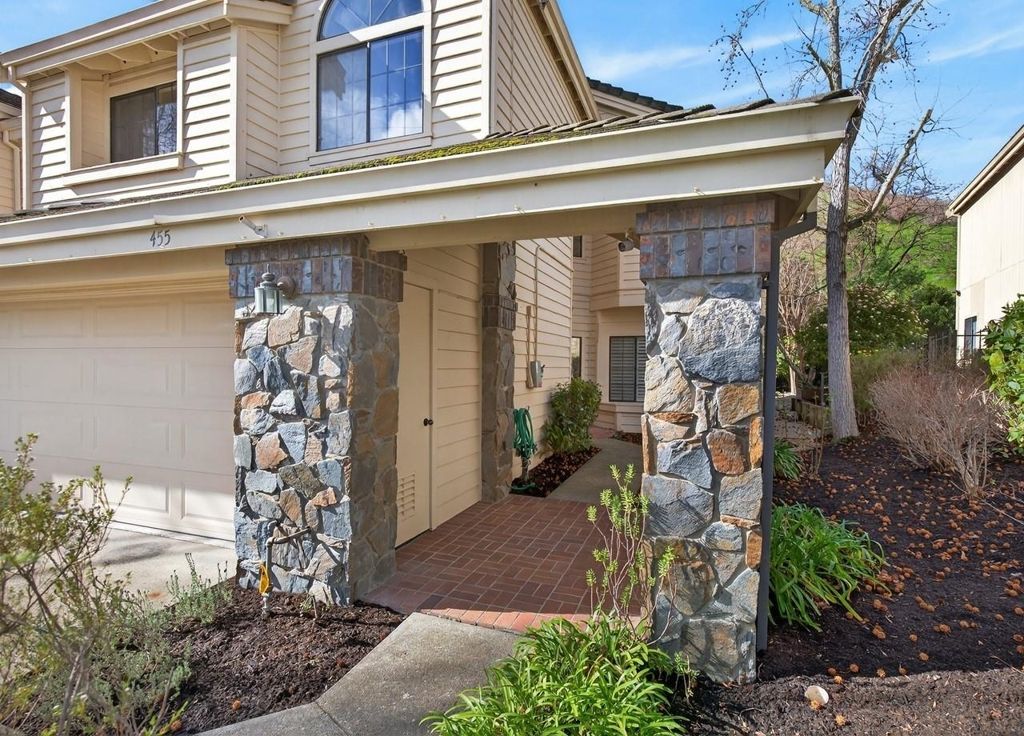 Image 3 of property listing at 455 455 Eagle Valley Way, Danville, CA 94506