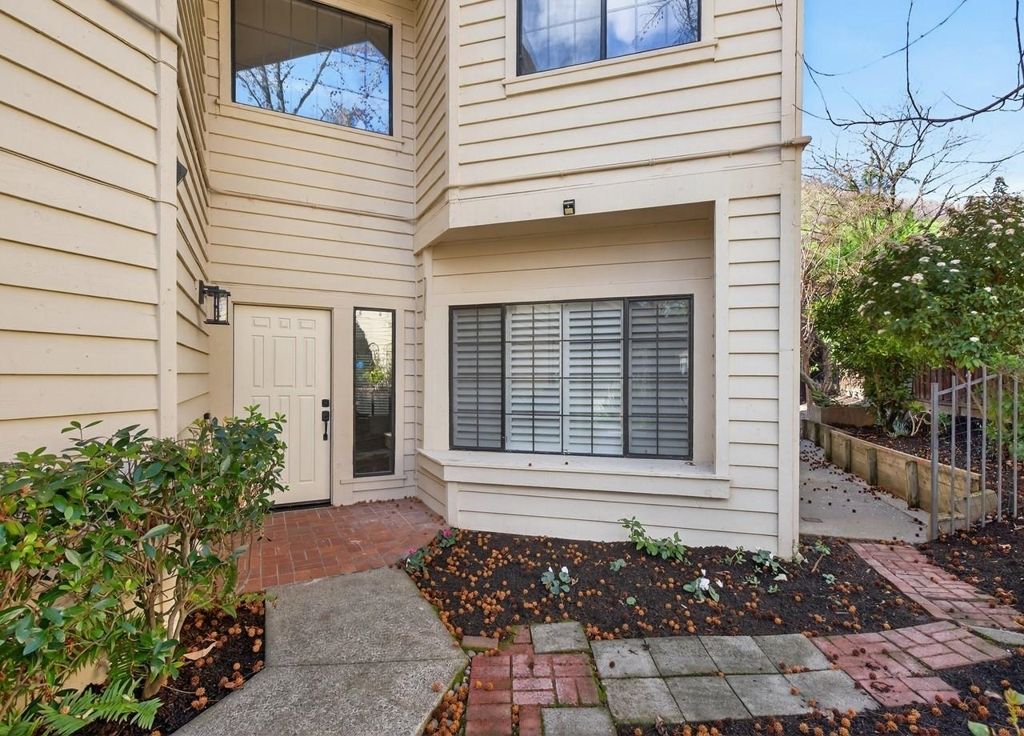 Image 5 of property listing at 455 455 Eagle Valley Way, Danville, CA 94506